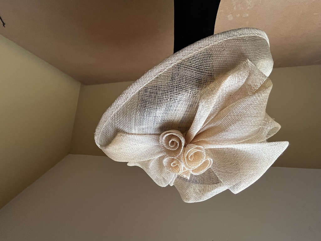 Cream Sinamay w Flower